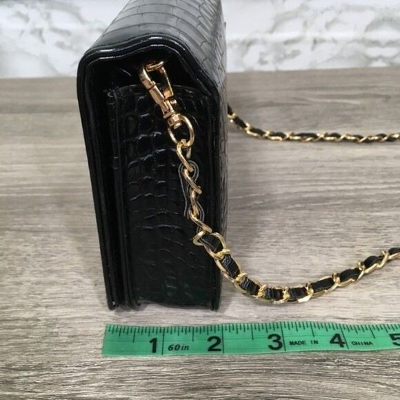 NWT Bebe Fabiola Stamped Faux Croc Embossed Crossbody Purse Bag Chain Strap - Picture 8 of 9